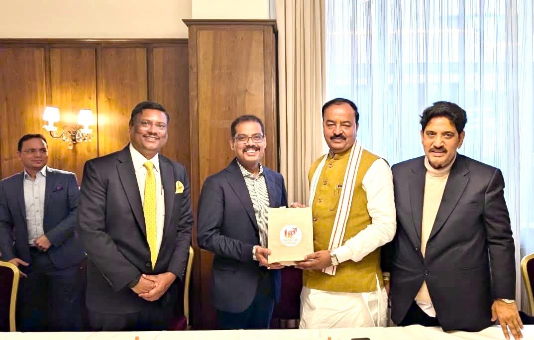 उपमुख्यमंत्री केशव प्रसाद मौर्य जर्मनी में निवेश को लेकर के विदेशी डेलिगेशन से मिलते हुए