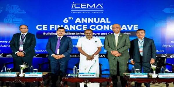 छठे वार्षिक निर्माण उपकरण वित्त सम्मेलन को संबोधित करते कुमारस्वामी छठे वार्षिक निर्माण उपकरण वित्त सम्मेलन को संबोधित करते कुमारस्वामी