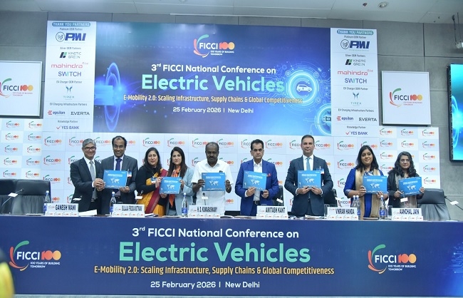 फिक्की के तीसरे राष्ट्रीय सम्मेलन को संबोधित करते एचडी कुमारस्वामी फिक्की के तीसरे राष्ट्रीय सम्मेलन को संबोधित करते एचडी कुमारस्वामी