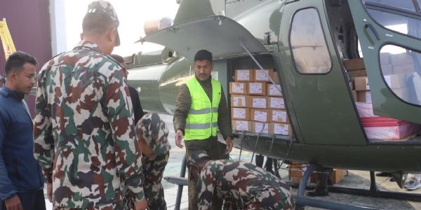 नेपाली सेना  की सुरक्षा में बैलेट पेपर