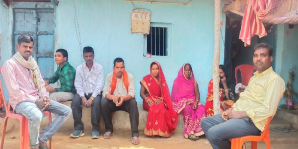 दूल्हा नापसंद, शादी के बाद दहेज की वापसी के लिए बारातियों को बनाया बंधक