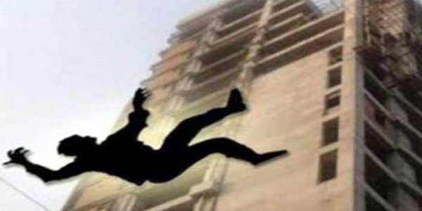 12वीं मंजिल से कूदकर दुकानदार ने की आत्महत्या