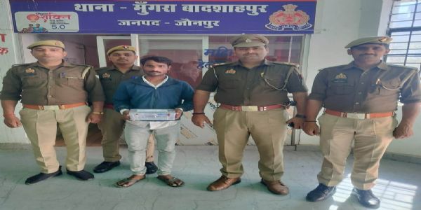 पचास हजार का ईनामी अपराधी तमंचे के साथ गिरफ्तार