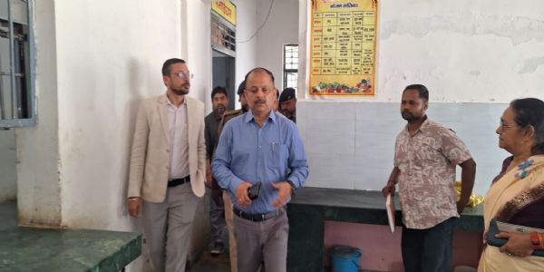 जिलाधिकारी ने बाल संरक्षण इकाई की ओर संचालित सुरक्षित स्थान का निरीक्षण किया