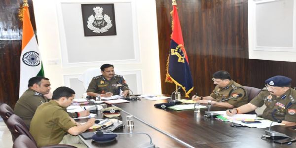 होली से पहले पुलिस अलर्ट : बरेली रेंज में डीआईजी ने समीक्षा बैठक कर दिए सख्त निर्देश