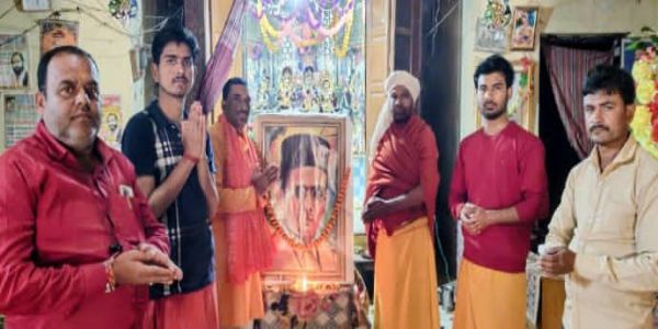 हिंदू महासभा ने 60वीं पुण्यतिथि पर वीर सावरकर को किया नमन, भारत रत्न की मांग