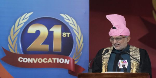 वैश्विक नेता बनने के लिए राष्ट्र को औपनिवेशिक मानसिकता से मुक्ति पानी होगी : उपराष्ट्रपति