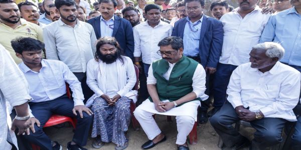 मुख्यमंत्री हेमन्त चंपाई सोरेन के पोते के अंतिम संस्कार में हुए शामिल, दी श्रद्धांजलि