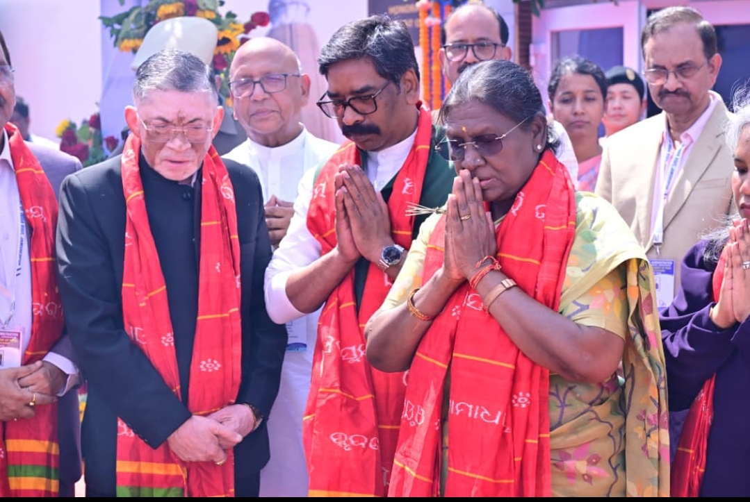 श्री श्री जगन्नाथ मंदिर एवं जगन्नाथ आध्यात्मिक धर्मार्थ केंद्र की आधारशिला रखने के अवसर श्री श्री जगन्नाथ मंदिर एवं जगन्नाथ आध्यात्मिक धर्मार्थ केंद्र की आधारशिला रखने के अवसर