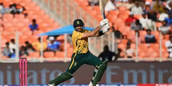 शॉट लगाते मार्करम शॉट लगाते मार्करम