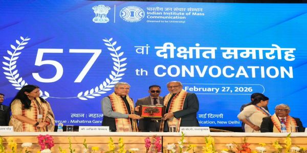 दिक्षांत समारोह में उपराष्ट्रपति एवं केन्द्रीय मंत्री दिक्षांत समारोह में उपराष्ट्रपति एवं केन्द्रीय मंत्री