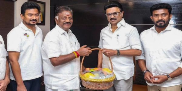 पूर्व मुख्यमंत्री ओ. पन्नीरसेल्वम डीएमके में शामिल