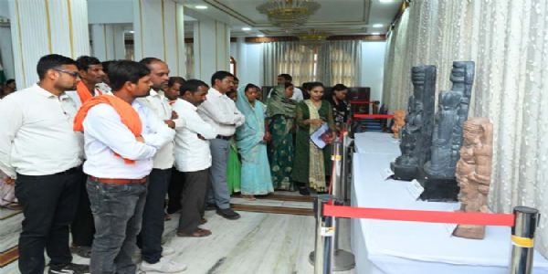 राज्यपाल के गोद ग्राम पंचायत बिजली के ग्रामीणों ने किया लोकभवन का भ्रमण