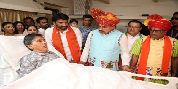 मप्रः मुख्यमंत्री ने पूर्व विधायक सुलोचना रावत के स्वास्थ्य का जाना हालचाल
