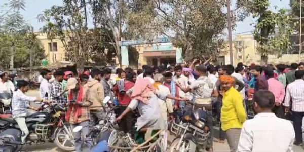 ऑपरेशन के बाद महिला की मौत, परिजन ने एनएच-327E किया जाम