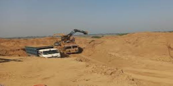 एमसीबी : रेत माफिया पर खनिज विभाग का बड़ा प्रहार, मलकडोल रेत खदान में छापा, चैन माउंट मशीन व हाइवा जब्त