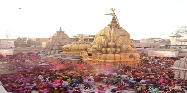 श्री काशी विश्वनाथ के गौने का साक्षी बनी काशी, बाबा के विग्रह पर गुलाल चढ़ाने की होड़