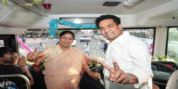 ‘देखो मेरी दिल्ली’: डबल डेकर पर्यटक बस सेवा मुख्यमंत्री ने दिखाई हरी झंडी