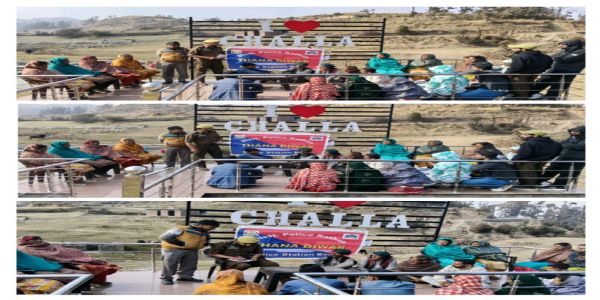 कठुआ पुलिस ने कई स्थानों पर मनाया थाना दिवस, लोगों की समस्याएं सुनीं