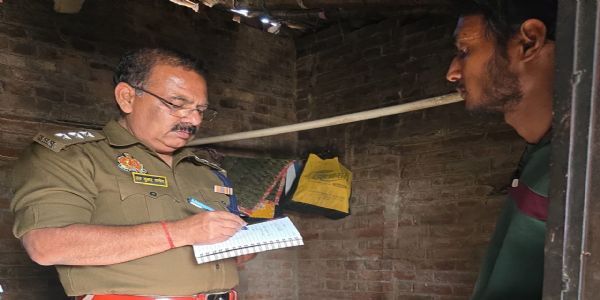 उत्कर्षा से फातिमा बनी युवती का फांसी के फंदे पर मिला शव