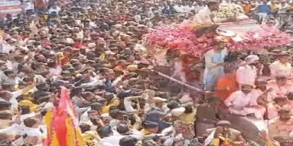 चांदी के रथ पर दर्शन देने निकले खाटू के श्याम, भक्तों पर बरसा आशीर्वाद