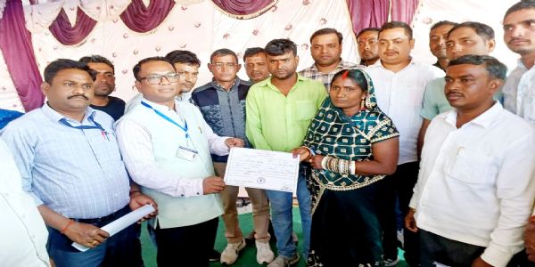 हरिहरगंज की पहली नगर अध्यक्ष बनी शीला, पूर्व पार्षद को हराया