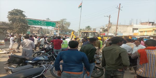 लोहियानगर चौक पर चला अतिक्रमण हटाओ अभियान, हल्की नोकझोंक