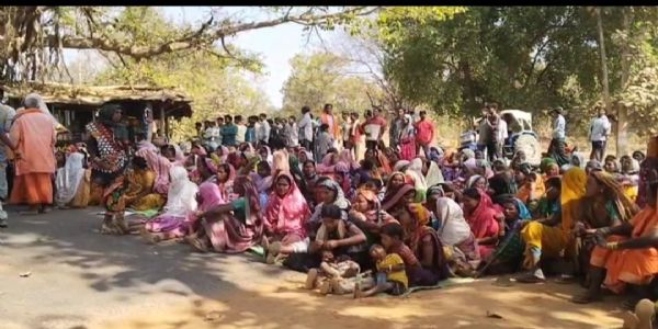 कोल ब्लॉक आवंटन व ड्रोन सर्वे के विरोध में ग्रामीणों का चक्का जाम, 6 घंटे बाद प्रशासनिक आश्वासन पर खत्म हुआ आंदोलन