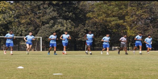 प्रशिक्षण करते खिलाड़ी