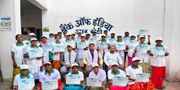 पॉली हाउस प्रशिक्षण में दी गई खाद के उपयोग की जानकारी