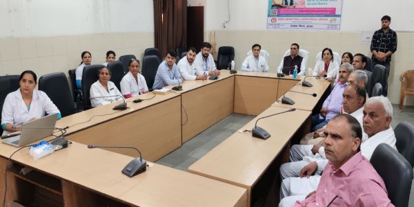 झज्जर : विधायक ने डॉक्टरों संग देखा पीएम मोदी के एचपीवी टीकाकरण अभियान का भव्य शुभारंभ