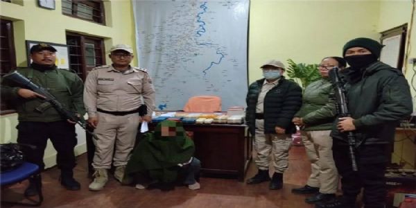 मादक पदार्थ के साथ महिला तस्कर गिरफ्तार