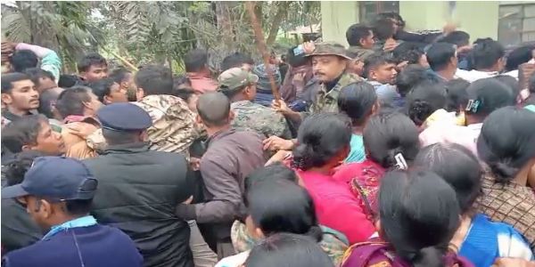 जलपाईगुड़ी में आलू बांड को लेकर बवाल, किसानों का सड़क जाम