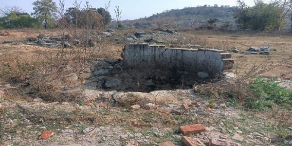 कुएं में गिरने से दो सगी बहनों की मौत, एक गंभीर