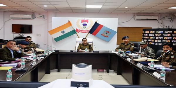 झारखंड की डीजीपी तदाशा मिश्रा ने अपराध नियंत्रण और कानून-व्यवस्था पर की अधिकारियों के साथ समीक्षा बैठक