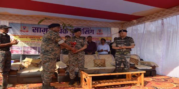 सामुदायिक पुलिसिंग कार्यक्रम में ग्रामीणों को दी गई नक्सलियों के बहकावे में न आने की सलाह