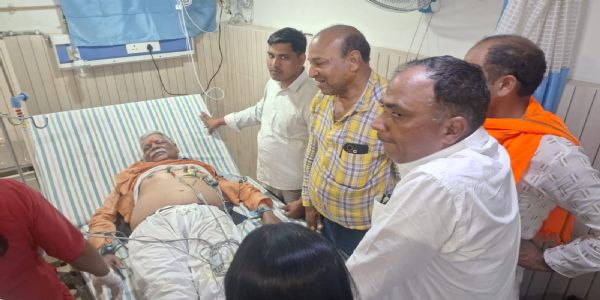 मेयर के विजय जुलूस में चक्कर खाकर गिरे पलामू सांसद, तेज धूप से बिगड़ी तबीयत