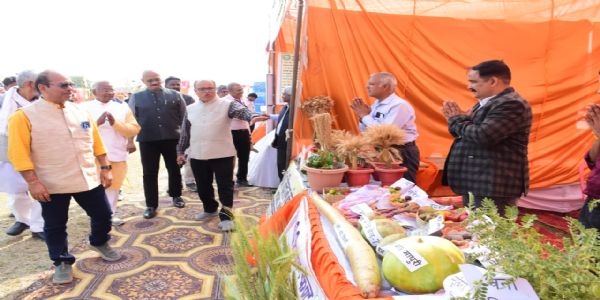 उत्तर क्षेत्रीय किसान मेले में पुष्प प्रदर्शनी रही आकर्षण का केंद्र