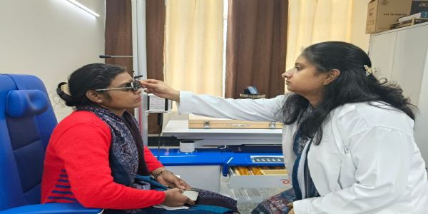 डिजिटल स्क्रीन से थकती आंखों को आयुर्वेद की शक्ति