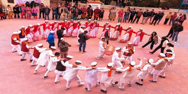 कुमाउनी होली में रंगों से अधिक रागों में भी उड़ते हैं होली के विविध ‘रंग’