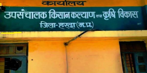 किसानों की समस्याओं का समाधान प्राथमिकता से करें - उप संचालक, कृषि