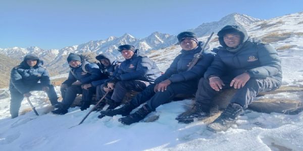 नेपाल चुनावः कड़ाके की ठंड और बर्फबारी के बीच चीन सीमा पर सुरक्षा में पुलिस गश्त में तेजी