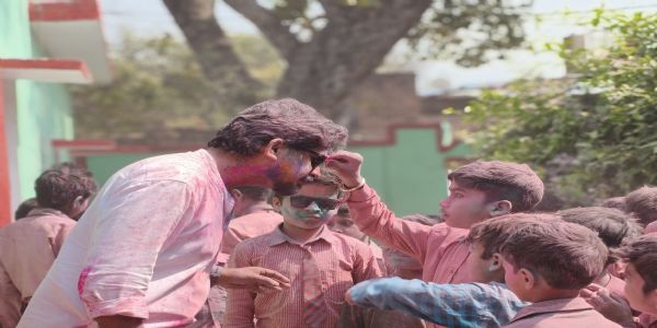 प्राथमिक विद्यालय के बच्चों ने मनाया होली महापर्व