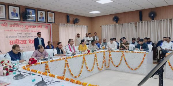 प्रभारी मंत्री की समीक्षा बैठक में उद्यान अधिकारी व दुग्ध विकास के प्रबंधक गायब, मांगा स्पष्टीकरण