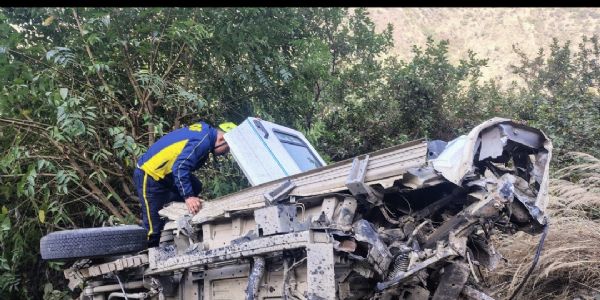 कांडा बैंड त्यूनी में वाहन खाई में गिरा, चालक की मौत