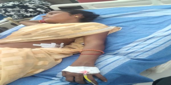 जंगली सूअर के हमले में महिला मजदूर गंभीर रूप से घायल, मुआवजा देने की मांग