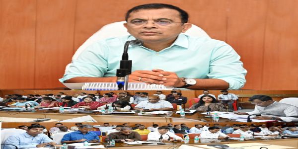 जांजगीर चांपा कलेक्टर ने ली साप्ताहिक समय-सीमा की बैठक, जाज्वल्यदेव महोत्सव की तैयारियों की समीक्षा