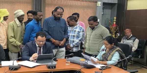 अनूपपुर: शासकीय तालाब अतिक्रमण मुक्त कराने ग्रामीणों ने कलेक्टर से लगाई गुहार, प्रदर्शन की चेतावनी