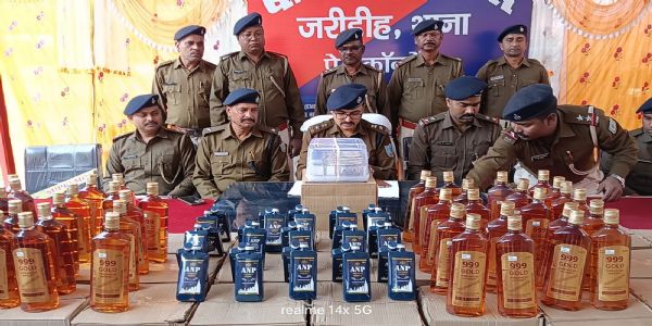 भारी मात्रा में विदेशी शराब जब्त, आठ लाख नकद के साथ तीन गिरफ्तार