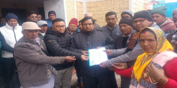 सलूड़ डुंग्रा-पगनो मोल्टा सड़क की दुर्दशा को लेकर ग्रामीणों में गुस्सा